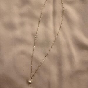 Elegant Silver Necklace with Pearl